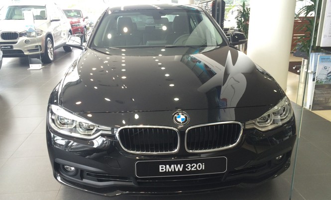 Lộ những điểm yếu của Cục Kiểm tra sau thông quan Xe BMW trưng bày trong showroom của Euro Auto.