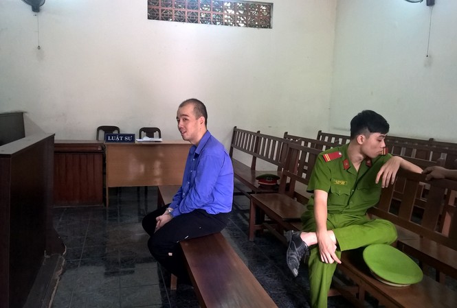 Án chung thân cho 'sát thủ' đoạt mạng du khách Mỹ Chuah Chow Fay tại phiên tòa sáng 1/5. Ảnh: Tân Châu.