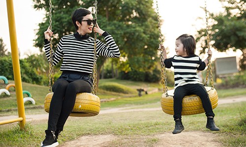 Xuân Lan: 'Tôi thương con mình không có bố' Xuân Lan bên bé Thỏ - tên thân mật của con gái chị.