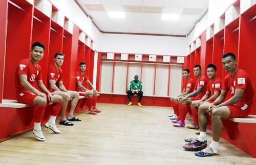 Công Vinh làm phòng thay đồ kiểu Bayern cho đội TP.HCM Phòng thay đồ mới của đội TP HCM.