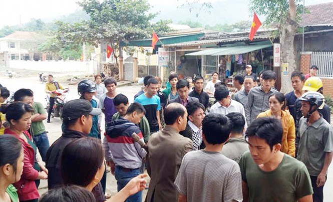 Phó chủ tịch xã bị tấn công trước trụ sở Hiện trường vụ việc. Ảnh: Báo Nghệ An.