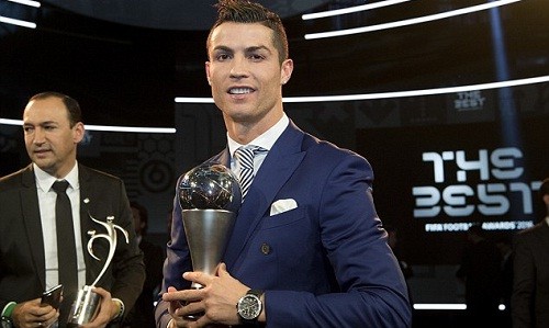 FIFA mất sáu chiếc đồng hồ trị giá 12.000 đôla Ronaldo là một trong những người được tặng đồng hồ. Ảnh: AP.