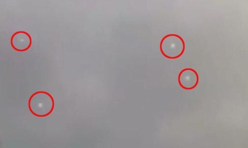 Biên đội UFO bí ẩn trên bầu trời biên giới Mỹ - Mexico Biên đội UFO bí ẩn trên bầu trời biên giới Mỹ - Mexico