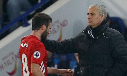Mourinho: 'Tất cả đều chống lại Man Utd' Mourinho bênh vực học trò bất chấp các chỉ trích. Ảnh: Reuters.