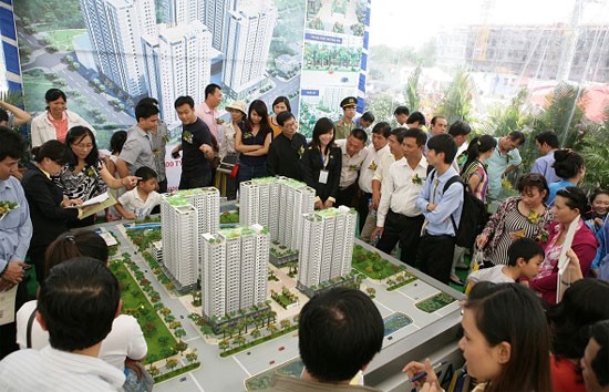 Cứ 10 người trẻ thì có 4 người sở hữu nhà riêng 62% trong số những người trẻ chưa sở hữu nhà nói rằng họ cần lương cao hơn mới có thể mua được nhà. Ảnh minh họa
