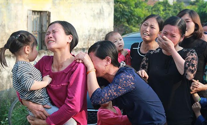 Quê nhà đón bé bị sát hại ở Nhật ngập nước mắt Quê nhà đón bé bị sát hại ở Nhật ngập nước mắt