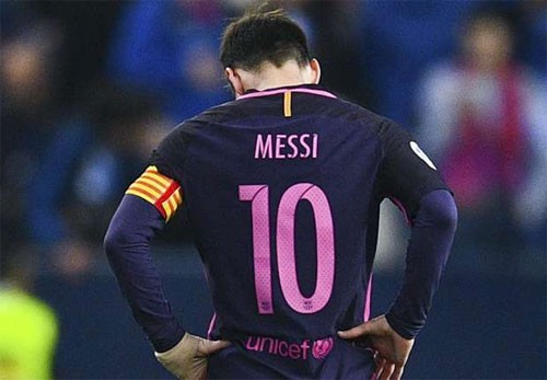 Neymar nhận thẻ đỏ, Barca thua sốc Malaga Messi và đồng đội chơi không tốt như chờ đợi của CĐV. Ảnh: Reuters.