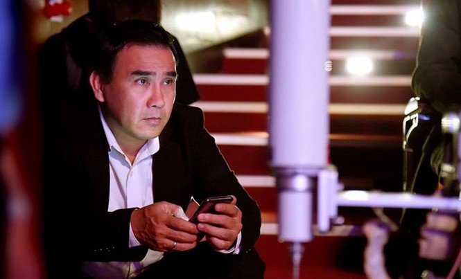 Quyền Linh: 'Tôi mang danh đạo diễn Cánh diều nhưng thật ra là ô sin' Quyền Linh căng thẳng phía sau hậu trường lễ trao giải. Ảnh: Lữ Đắc Long.