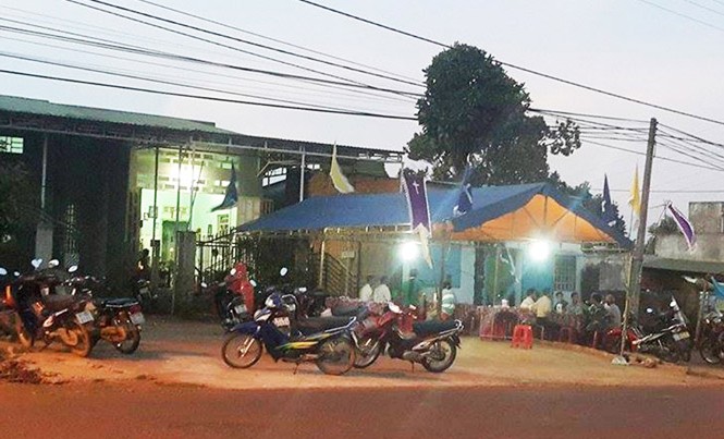 Hai học sinh chết đuối khi tắm hồ Gia đình tổ chức tang lễ cho em Nguyễn Xuân Luân.