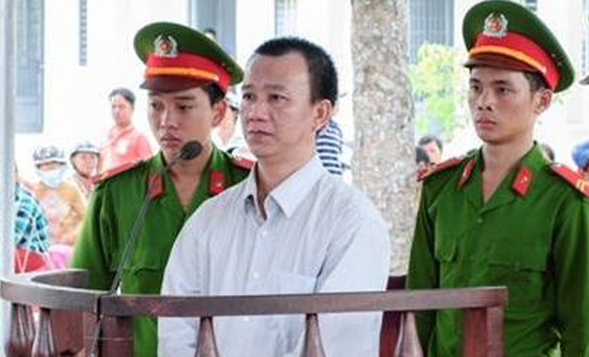 Dùng đũa đâm chết bạn nhậu do mâu thuẫn Bị cáo Chu Văn Thu tại phiên tòa sáng nay 12/4.