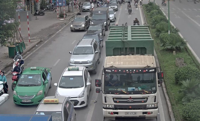 4 xe rác 'rồng rắn' cướp đường buýt nhanh BRT 4 xe rác 'rồng rắn' cướp đường buýt nhanh BRT