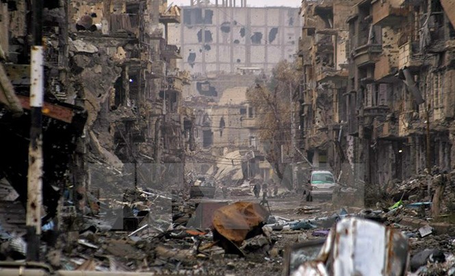 Bản tin 14H: Nga tố Mỹ ngụy tạo bằng chứng che đậy hành động gây hấn ở Syria Cảnh đổ nát tại Deir al-Zor, Syria sau các cuộc không kích. Nguồn: REUTERS/TTXVN.
