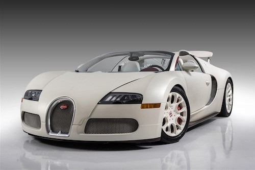 Võ sĩ Floyd Mayweather rao bán cặp đôi Bugatti Veyron Grand Sport đời 2011 rao bán ở mức 2,45 triệu USD.