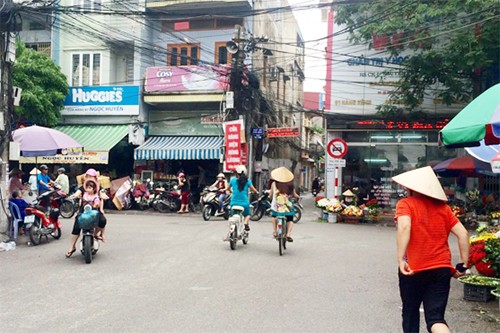 Nổ súng sau tranh cãi, nam thanh niên gục xuống đường Hiện trường vụ việc.