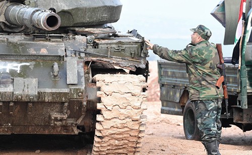 Bản tin 20H: Quân đội Syria tìm thấy 30 hệ thống tên lửa chống tăng của Mỹ Thành viên lực lượng quân đội Syria. Ảnh: Sputnik.