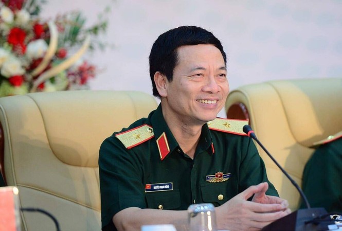 CEO Viettel: Muốn thay đổi điều gì đó, hãy thắt chặt dây giầy và tiến bước! Thiếu tướng Nguyễn Mạnh Hùng - Tổng giám đốc Viettel.