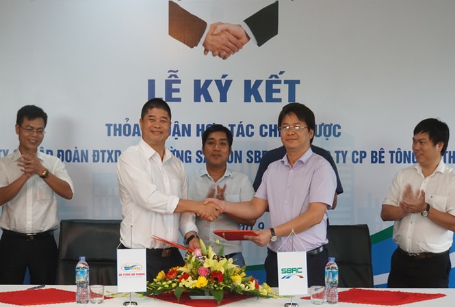 Xu hướng đơn vị thi công trở thành cổ đông của chủ đầu tư BOT Hình ảnh lễ ký kết giữa Đầu tư Xây dựng cầu đường Sài Gòn – SBRC vừa ký kết thỏa thuận hợp tác chiến lược với Công ty cổ phần Bê tông Hà Thanh (Hà Nội).