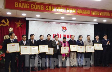 TƯ Đoàn tổng kết năm 2014, triển khai nhiệm vụ 2015 Báo Tiền Phong được nhận bằng khen của BCH TƯ Đoàn do đạt danh hiệu tập thể lao động xuất sắc. Ảnh: Phong Cầm.