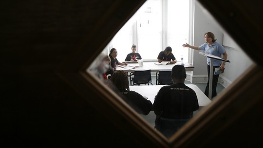 Sốc với bài tập về nhà yêu cầu mô tả... cách giết người Ảnh minh họa: Reuters
