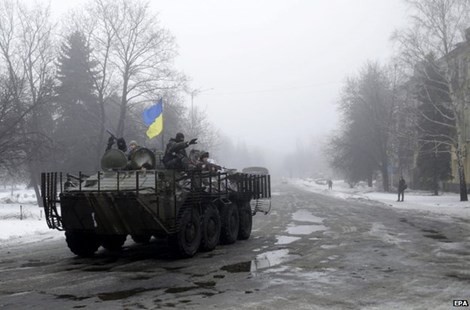 Ukraine tố Nga đã ‘tấn công bằng quân thường trực’ Chiến tranh phía đông Ukraine đã diễn biến phức tạp trở lại vào tháng này (Ảnh: EPA)