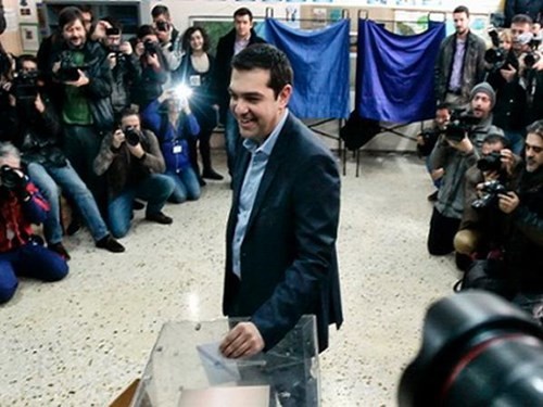 Đảng cánh tả Hy Lạp giành chiến thắng, EU lo, Nga mừng Lãnh đạo đảng Syriza Alexis Tsipras tham gia bỏ phiếu bầu cử quốc hội Hy Lạp