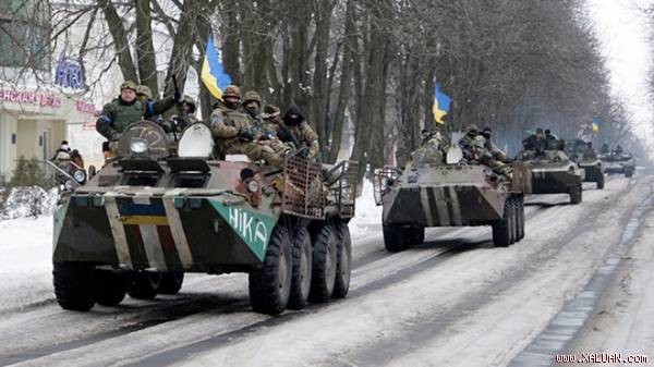 Ông Putin: Quân đội Ukraine “đã bị NATO điều khiển” Quân đội Ukraine tại thị trấn Volnovakha, miền đông Ukraine.