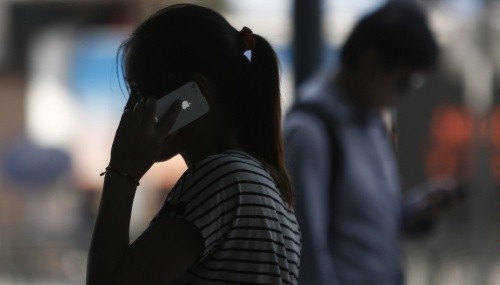 Phần mềm gián điệp được cài sẵn trong iPhone ảnh minh họa