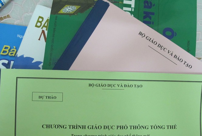 Chương trình giáo dục phổ thông vẫn nặng về kiến thức Chương trình giáo dục phổ thông vẫn nặng về kiến thức