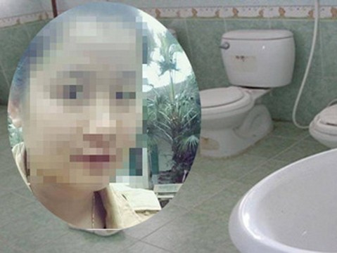 Không phải đồ chơi, cô giáo bỏ quên bé gái trong nhà vệ sinh Không phải đồ chơi, cô giáo bỏ quên bé gái trong nhà vệ sinh