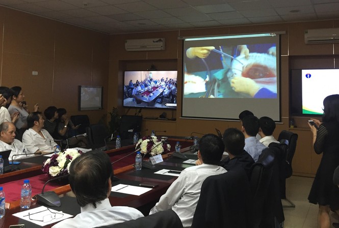 Ca ghép gan cấp cứu cực kỳ phức tạp từ cặp bố con ruột Họp báo công bố ca ghép gan cấp cứu thành công. - Ảnh: Thái Hà