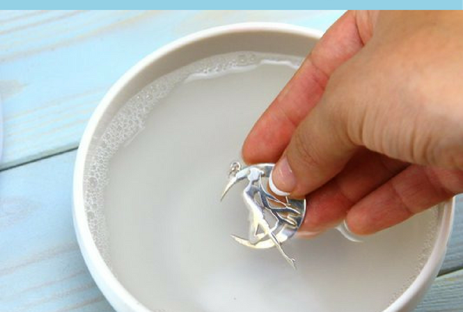 Làm sáng bóng đồ bạc như mới bằng cách đơn giản Làm sáng bóng đồ bạc như mới bằng cách đơn giản