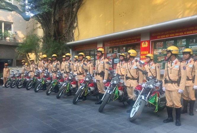 CSGT Hà Nội tăng cường cán bộ hành chính “ra đường” dịp Tết CSGT Hà Nội tăng cường cán bộ hành chính “ra đường” dịp Tết