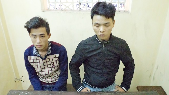 Bắt hai nhóm chuyên cướp giật tài sản người nước ngoài Hai đối tượng Bình và Tình tại cơ quan điều tra