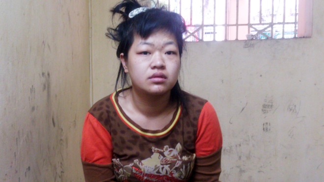 Quái phụ mắc tật trộm đồ người khác Hạnh tại cơ quan điều tra. Ảnh: Tuấn Nguyễn
