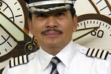 Bản tin 14H: Máy bay AirAsia có thể hạ cánh an toàn xuống biển Phi công Irianto - người điều khiển máy bay QZ8501.