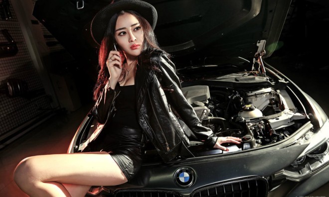 Loạn nhịp tim với mỹ nhân bên xế sang BMW Loạn nhịp tim với mỹ nhân bên xế sang BMW