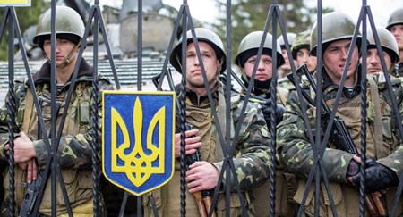 Bản tin 20H: Hacker tiết lộ thương vong lớn cho quân đội Ukraine Một nhóm binh sĩ Ukraine tại một căn cứ quân sự.