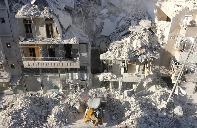 Bản tin 8H: Pháo kích dồn dập rung trời Syria Cảnh đổ nát ở Aleppo. (Nguồn: BBC)