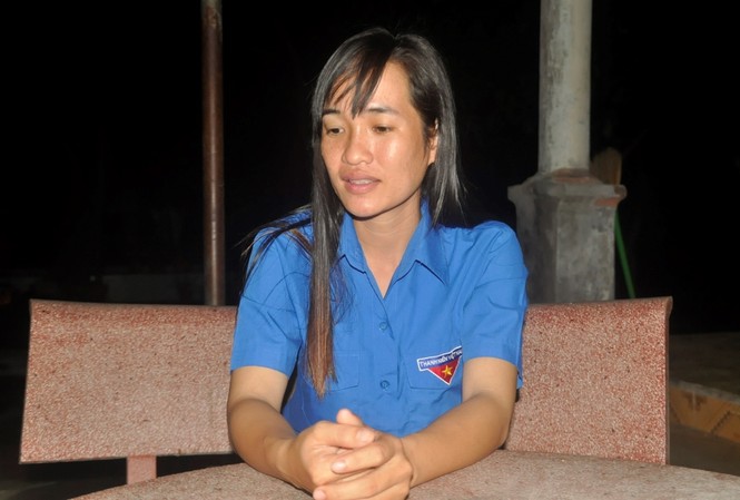 Gặp người đầu tiên tìm thấy trực thăng rơi Chị Thu kể lại khi phát hiện trực thăng và thi thể các anh phi công. Ảnh Việt Văn