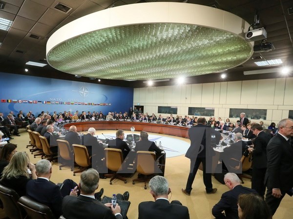 Bản tin 14H: NATO chi thêm 100 tỷ USD để kiềm chế Nga Toàn cảnh cuộc họp tại trụ sở NATO ở Brussels (Bỉ) ngày 6/12. (Nguồn: EPA/TTXVN)