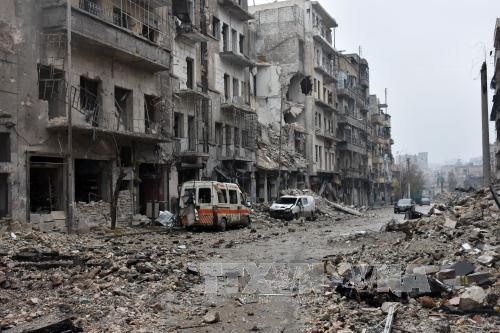 Bản tin 8H: Syria tuyên bố tiếp tục chiến dịch quân sự Khu vực do quân nổi dậy kiểm soát ở đông Aleppo ngày 5/12. Ảnh: AFP/TTXVN.