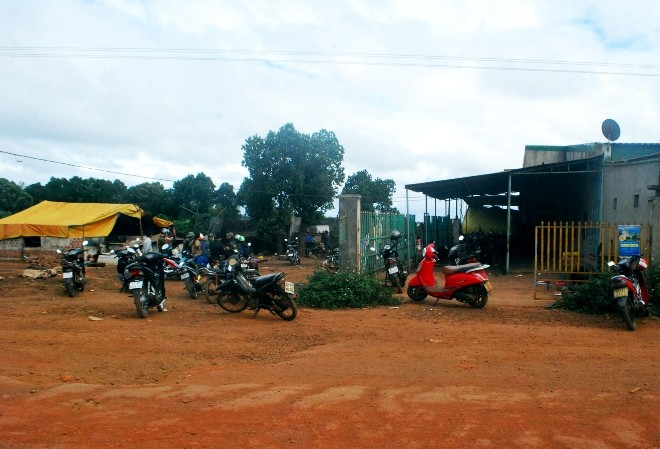 Ngày cuối năm, chủ cơ sở thu mua cà phê 'mất tích' Đông đảo chủ nợ la hét đòi nợ bà T.