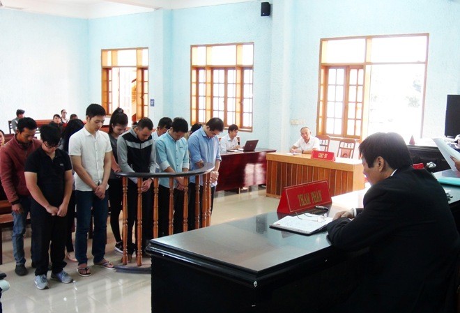 Chuyên viên phòng Nội vụ cầm đầu đường dây làm bằng giả 10 đối tượng trước vành móng ngựa