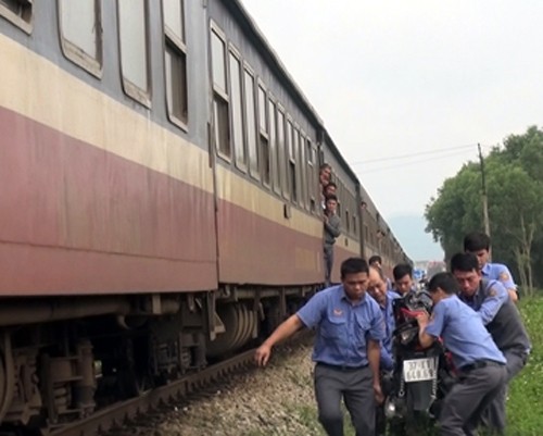 Người đàn ông bị tàu hỏa tông tử vong Người đàn ông bị tàu hỏa tông tử vong