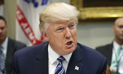 Bản tin 14H: Ông Trump công kích hệ thống pháp lý Tổng thống Donald Trump sẽ tiếp tục cuộc chiến quanh sắc lệnh cấm nhập cảnh. Ảnh: AP