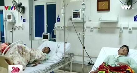 Bản tin 20H: Đã có kết quả kiểm nghiệm mẫu rượu vụ 7 người chết Bệnh nhân sau vụ ngộ độc đang được tích cực điều trị. Ảnh: VTV24