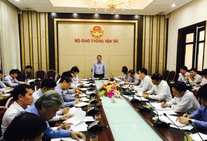 Bộ trưởng Giao thông: Tại sao không cho giảm giá vé máy bay? Bộ trưởng GTVT Trương Quang Nghĩa chủ trì cuộc họp. Ảnh: Báo Giao thông