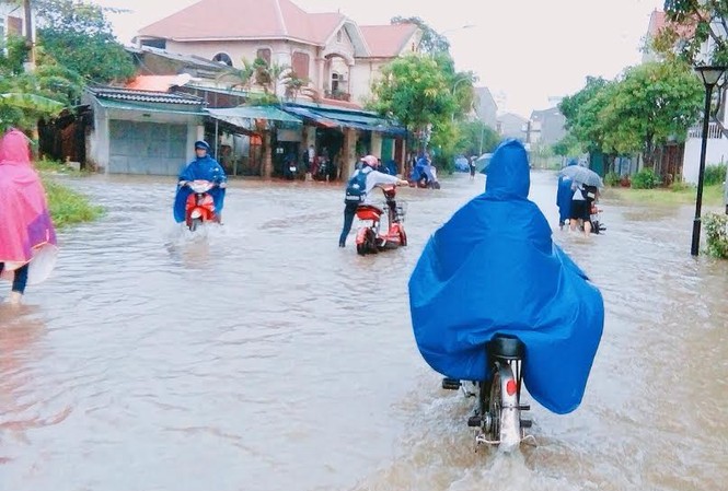 Nghệ An: Một học sinh bị lũ cuốn trôi khi đến trường Nghệ An: Một học sinh bị lũ cuốn trôi khi đến trường