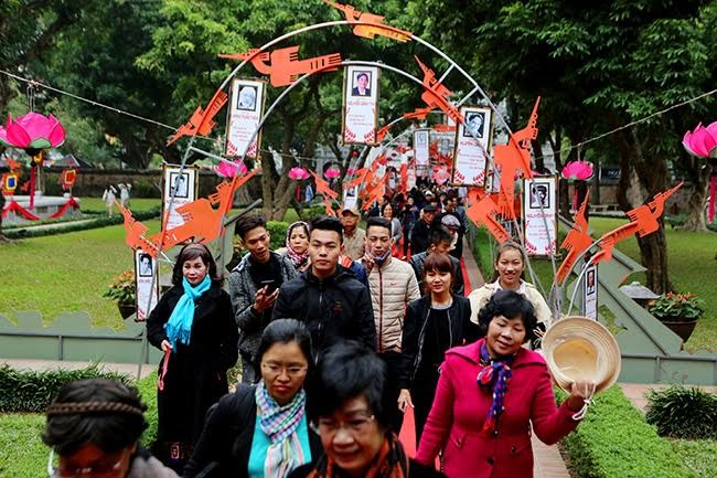 Ngày thơ Việt Nam 2017 rộn ràng với con đường thi nhân Lần đầu tiên “Con đường thi nhân” được mở tại Ngày thơ Việt Nam. Trên con đường này, Ban tổ chức giới thiệu chân dung, tác phẩm của các nhà thơ tiêu biểu trong làng thi ca Việt Nam.