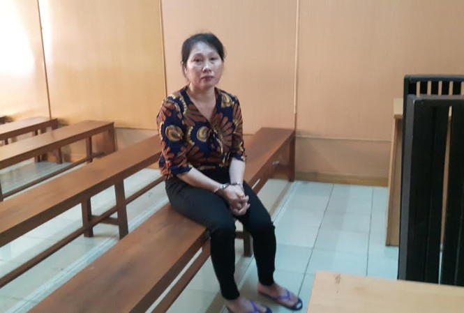 Kiếm hàng chục ngàn USD từ môi giới visa xuất cảnh Nguyễn Thị Bình tại tòa ngày 20/2. Ảnh: Tân Châu